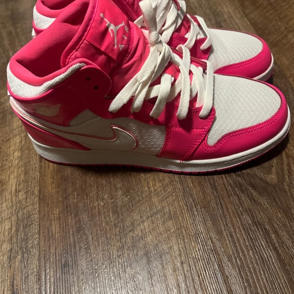 Womens Air Jordan’s - never worn - Picture 5 of 7